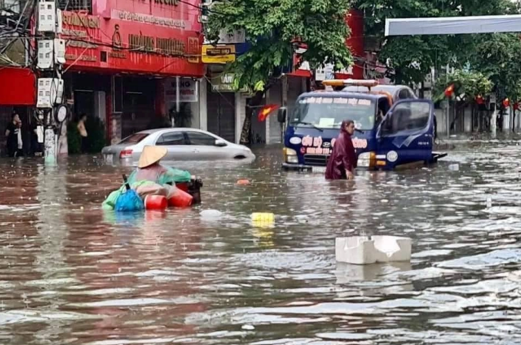 Hải Phòng, Hải Dương: Mưa sau bão số 3, thành phố chìm trong biển nước